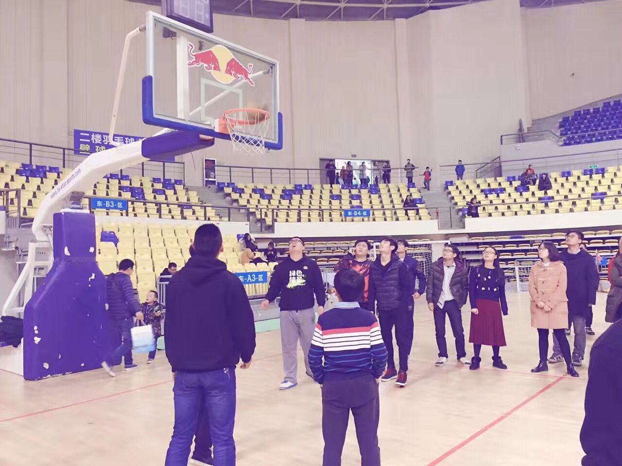 億途網(wǎng)絡參加“樂樂小鎮(zhèn)”第一屆趣味運動會